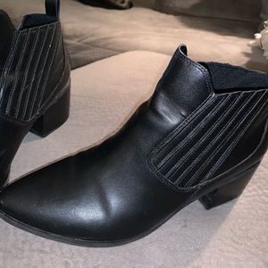 Melrose & Market black booties